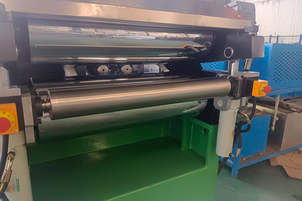 橡膠出片設(shè)備